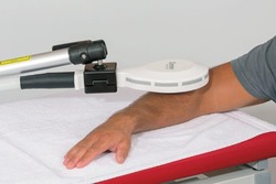 Zimmer_em-field_ellbogen_detail_statisch_02-web-940x627-1-2.fit_250